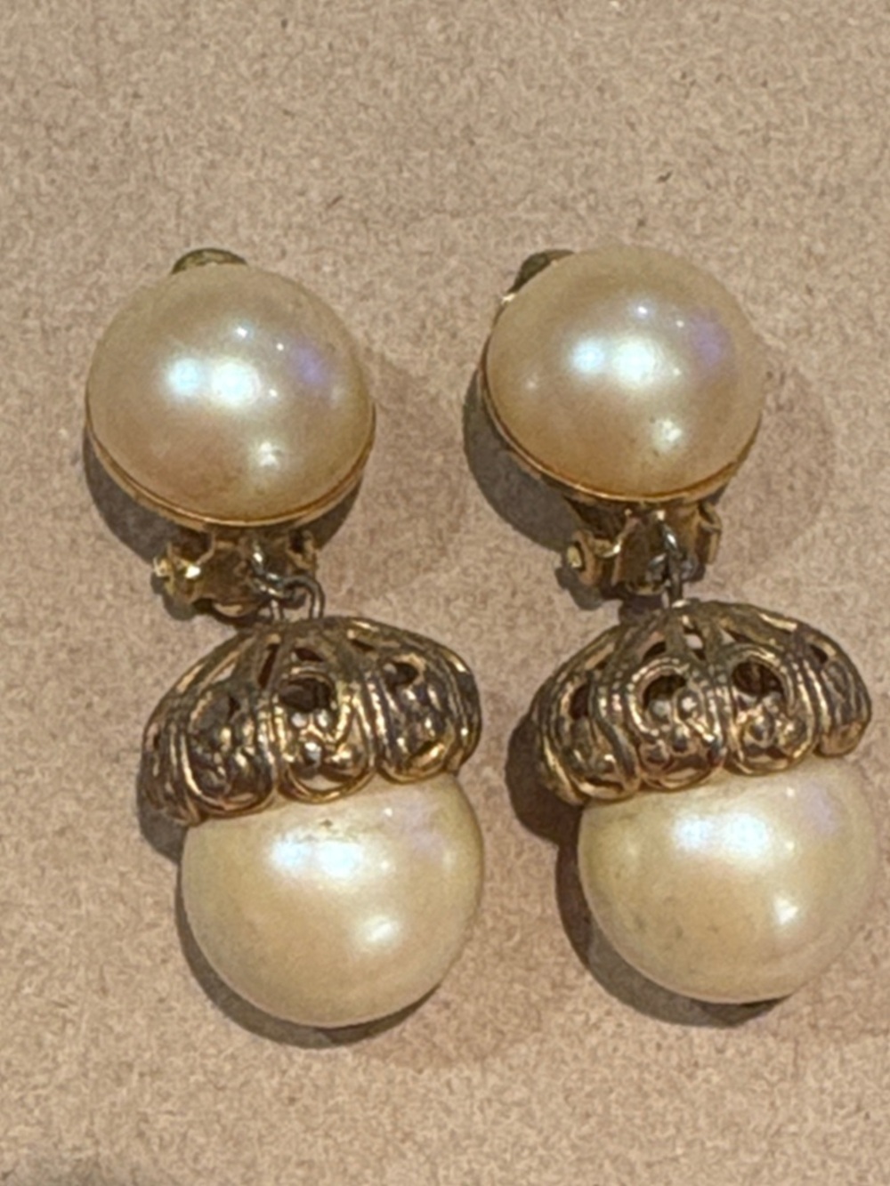 Vintage 80’s Les Bernard Acorn Pearl Gold-Tone Filigree Drop Clip-On Earrings